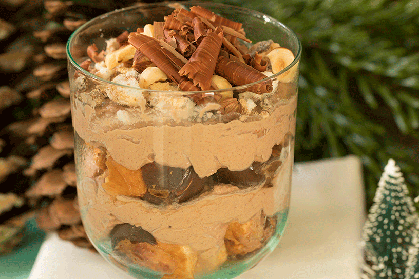 tiramisu van hazelnootpasta en bokkenpootjes in glazen bakje